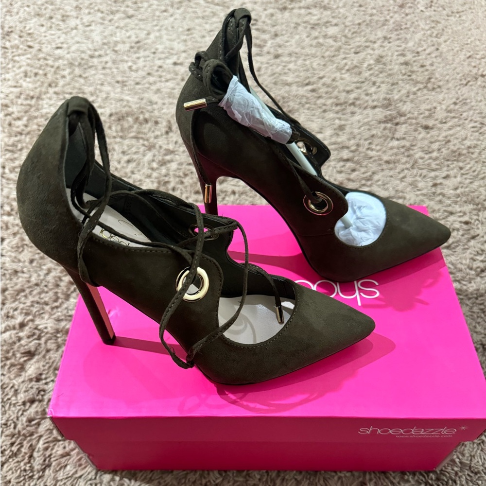 Olive Pumps 7.5